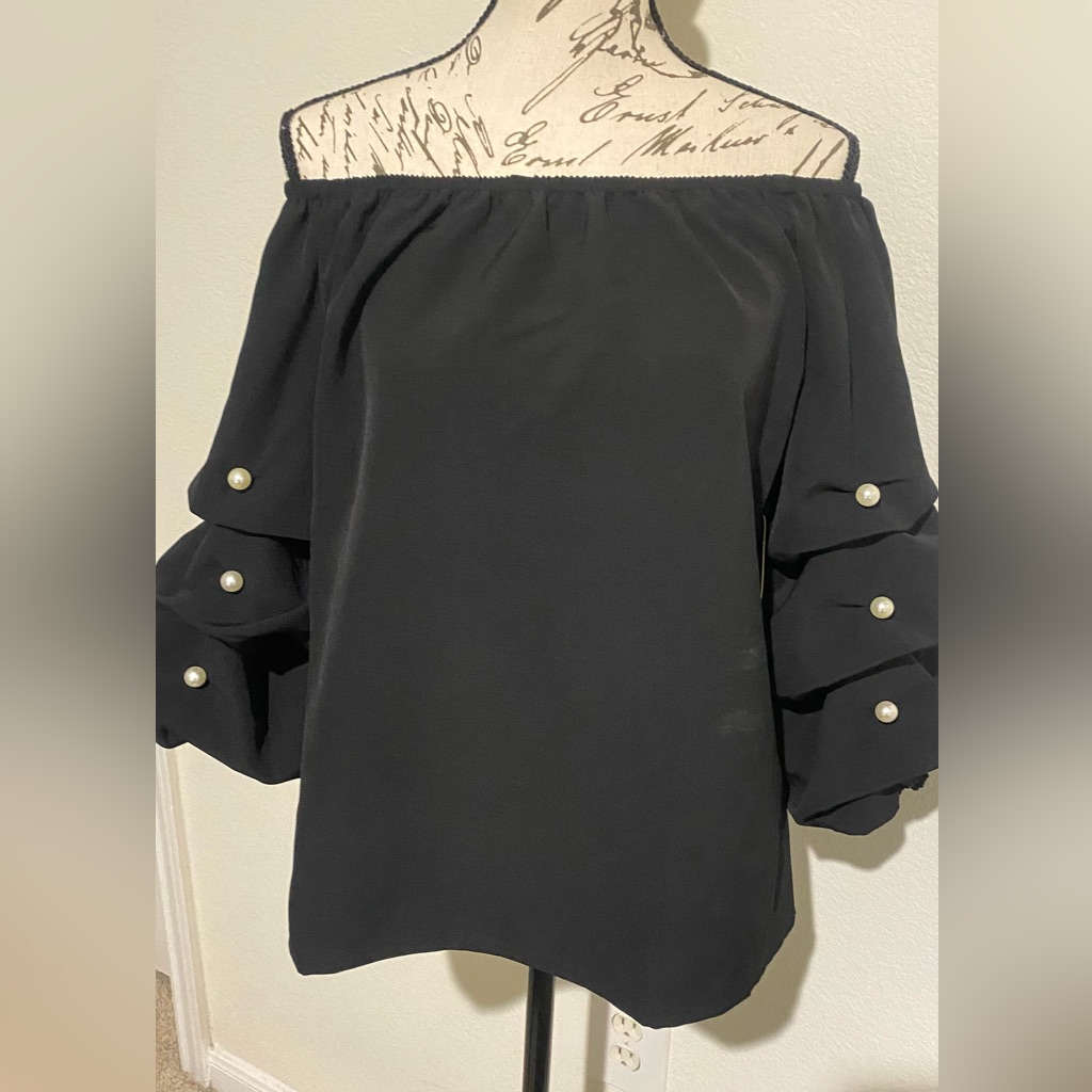 Black Beaty Size Small Cece Nwt